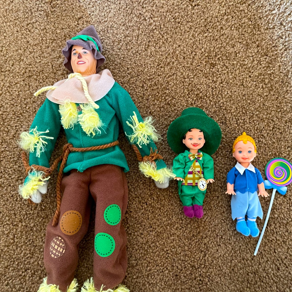 Wizard of Oz scarecrow doll with 2 lollipop kids